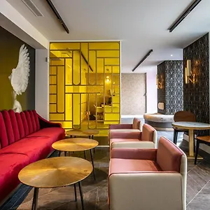 Nude - Color Vision Otel Paris
